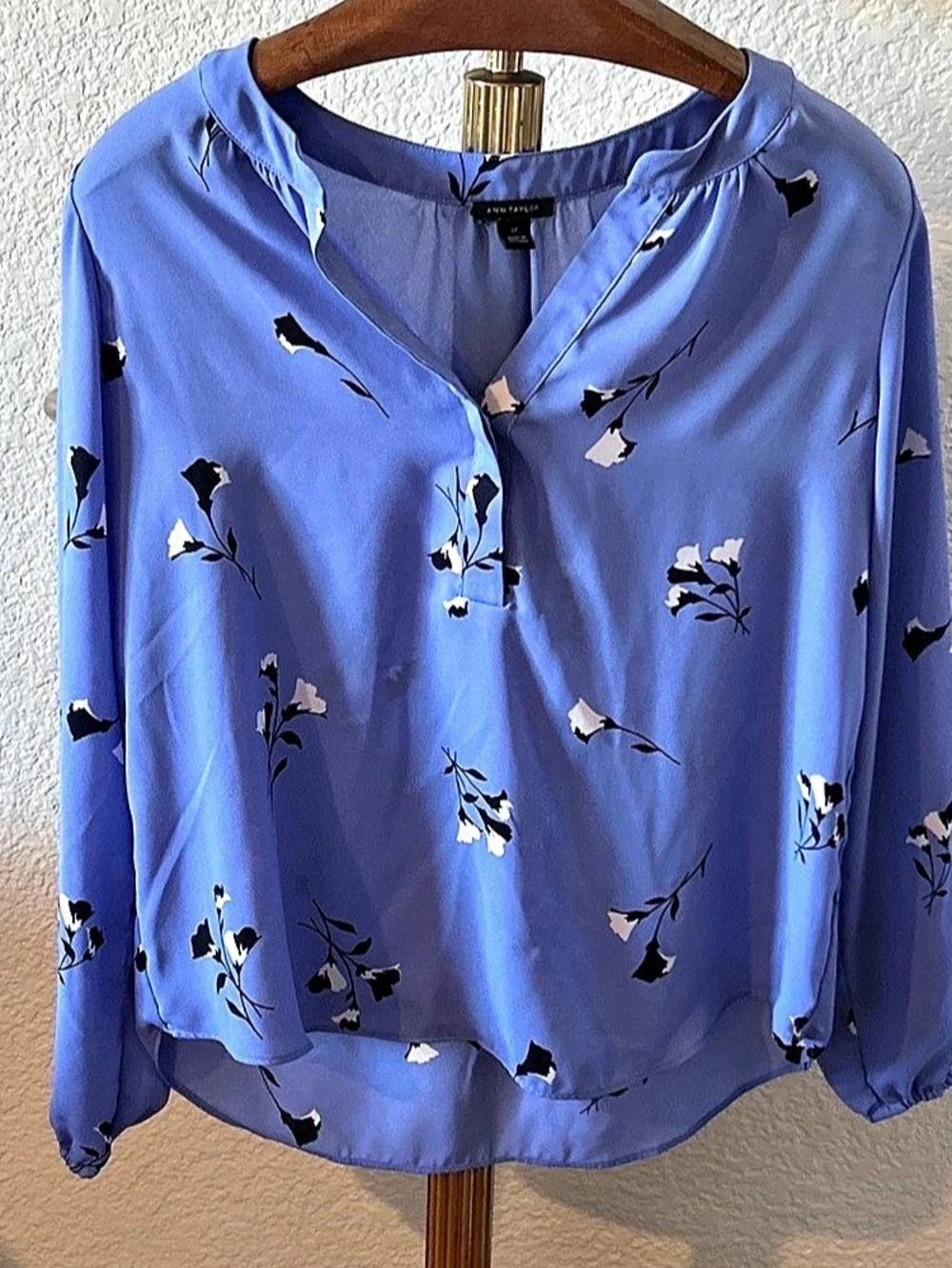 Ann Taylor Floral V-Neck Blouse in Blue